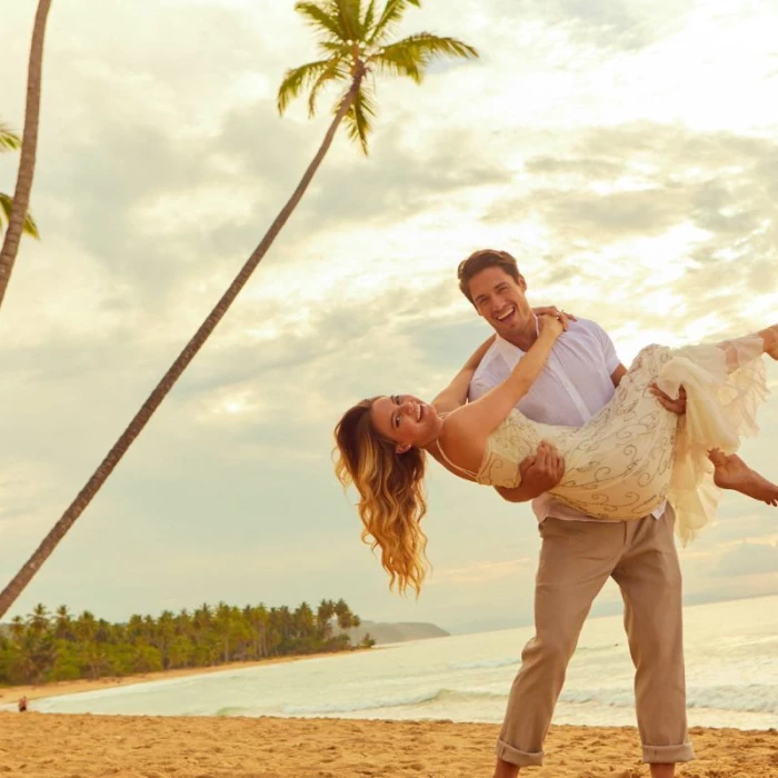 Couple on the beach at Viva Wyndham V Samaná