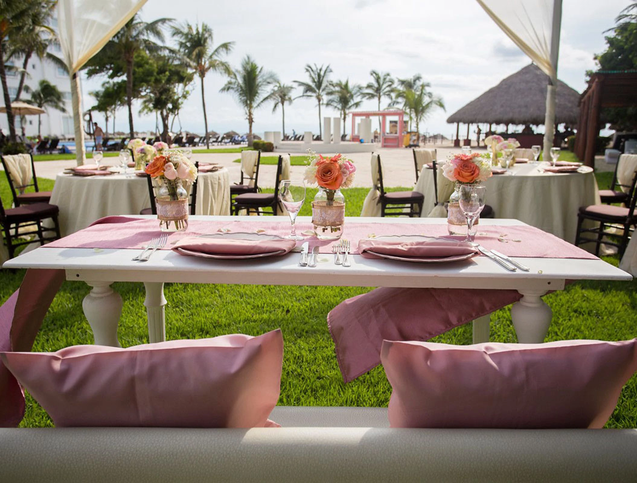 Ceremony and reception decor on the garden venue at Wyndham Alltra Riviera Nayarit.