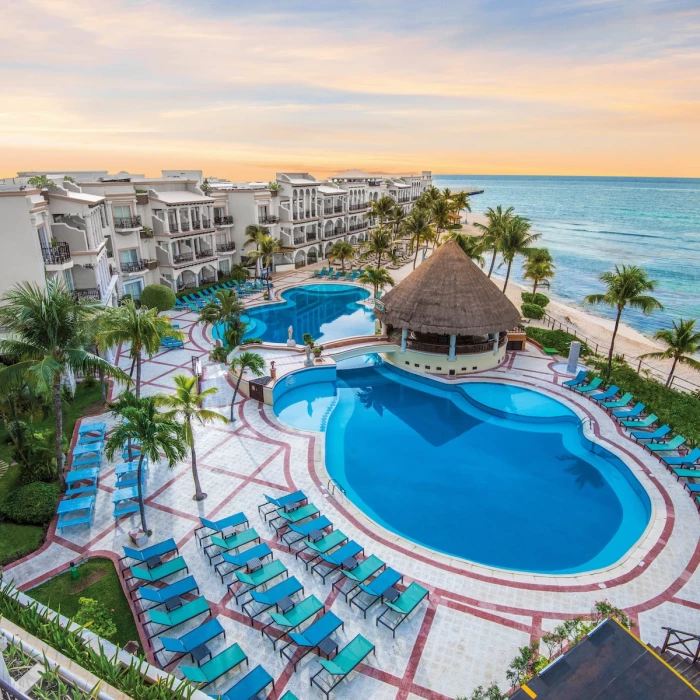 Pool overview at Wyndham Alltra Playa del Carmen