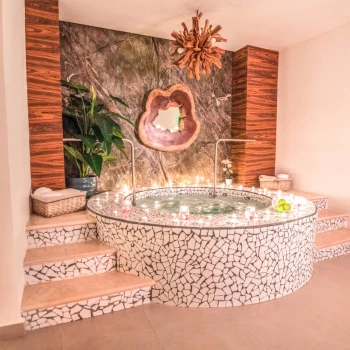 Spa jacuzzi with candles at Wyndham Alltra Playa del Carmen
