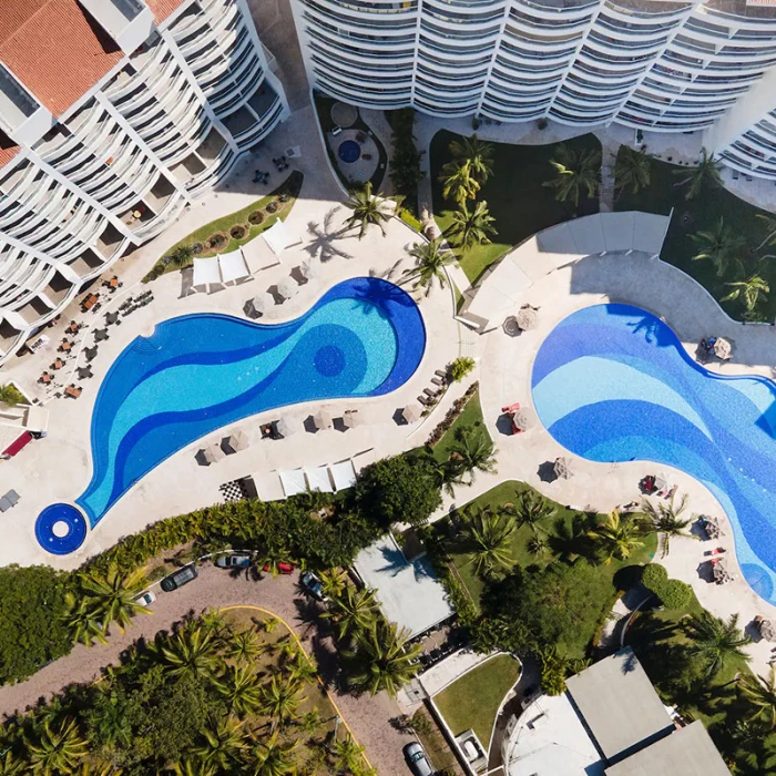 Aerial view op the pools at Wyndham Alltra Riviera Nayarit