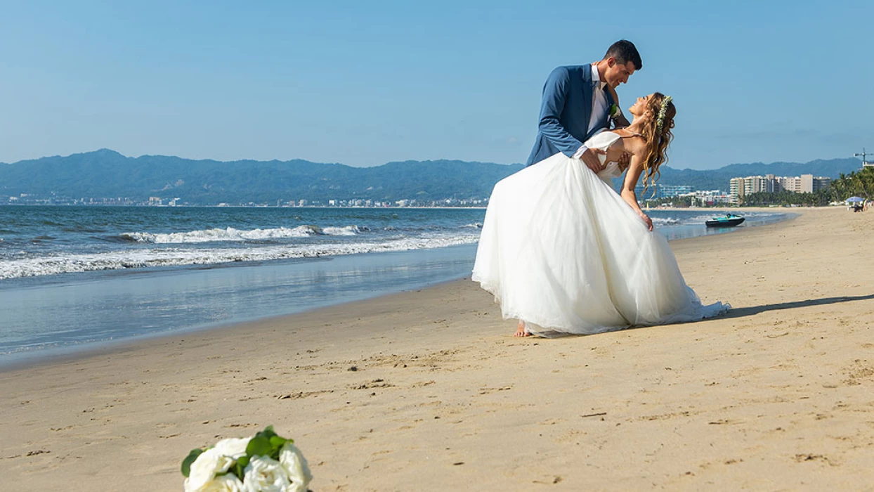 Wedding couple on the beach at Wyndham Alltra Riviera Nayarit.