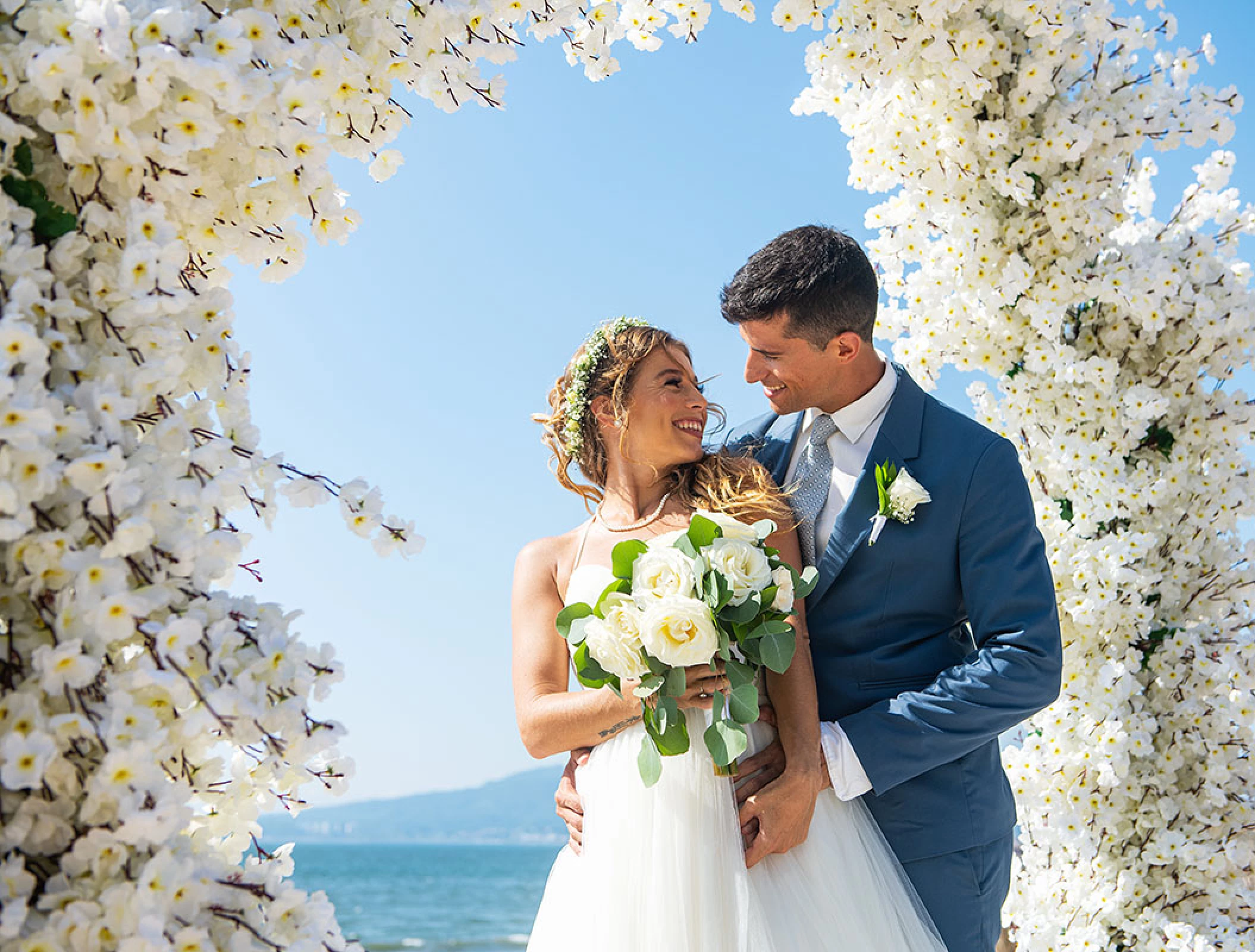 Destination Wedding setup and couple at Wyndham Alltra Riviera Nayarit.