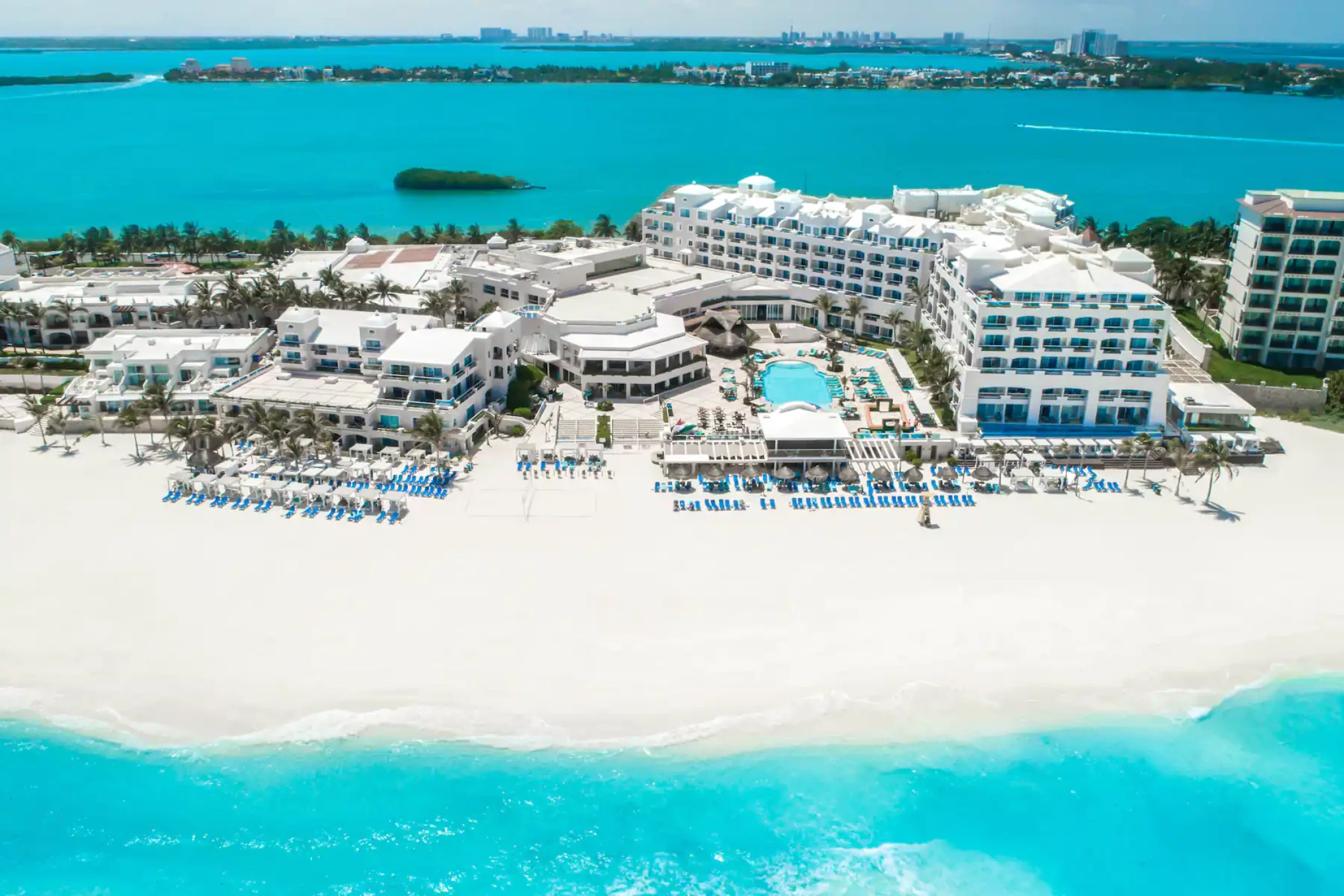 Overview of Wyndham Alltra Cancun