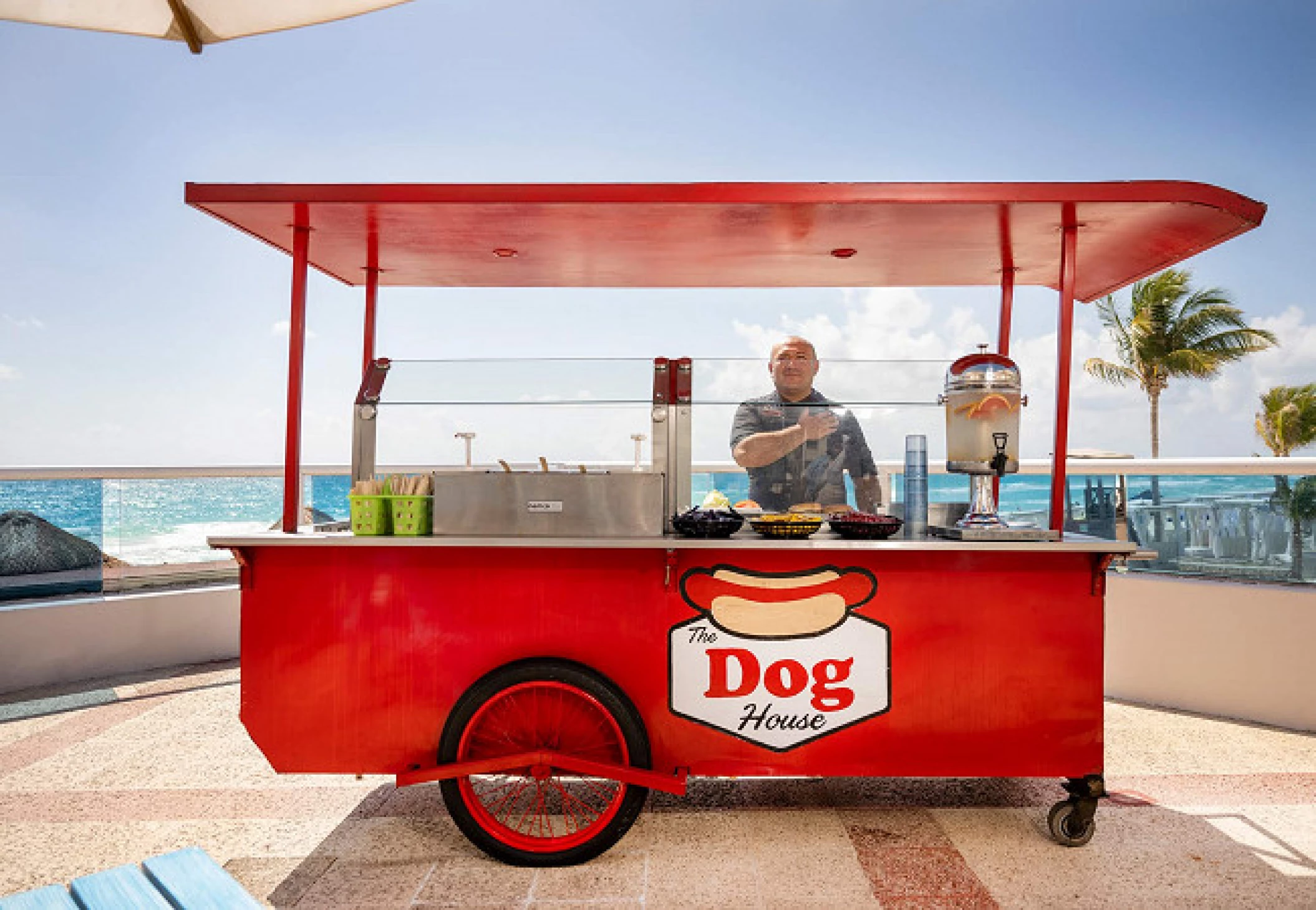 The Dog House food cart at Wyndham Alltra Cancun