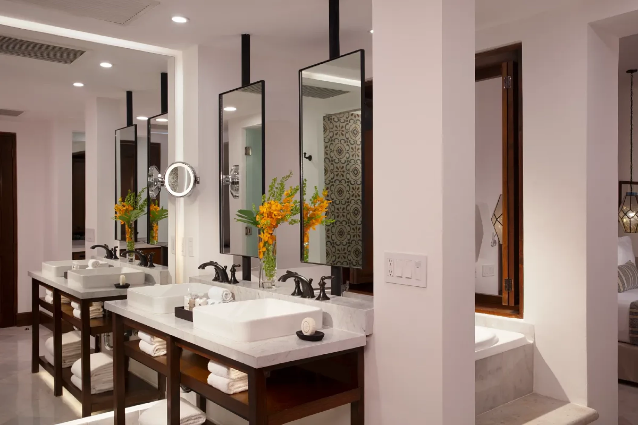 Bathroom of 1 bed suite at Zoetry Casa del Mar Los Cabos