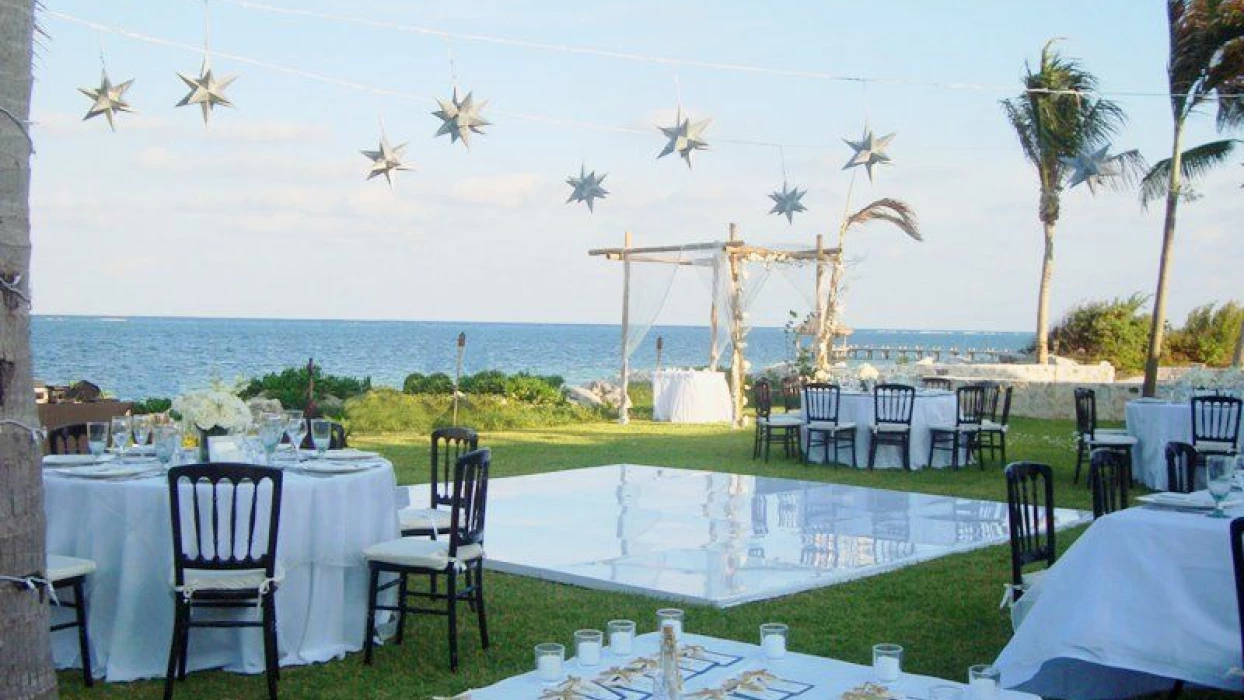 Dinner reception in the garden at Zoetry Paraiso De la Bonita Riviera Maya